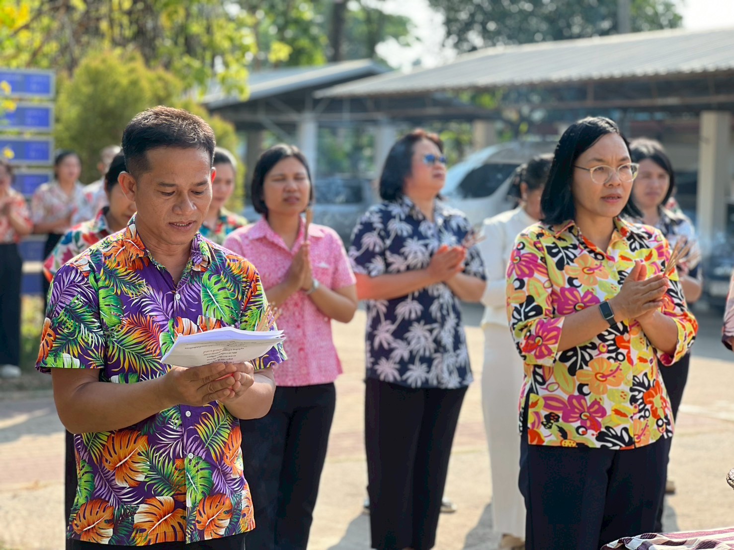 title - ส.ป.ก. ยโสธร จัดพิธีเจริญพระพุทธมนต์ทำบุญถวายภัตตาหารเพลแด่พระสงฆ์ พิธีสักการะศาลเจ้าที่และสิ่งศักดิ์สิทธิ์ประจำสำนักงาน เนื่องในเทศกาลวันขึ้นปีใหม่ไทย